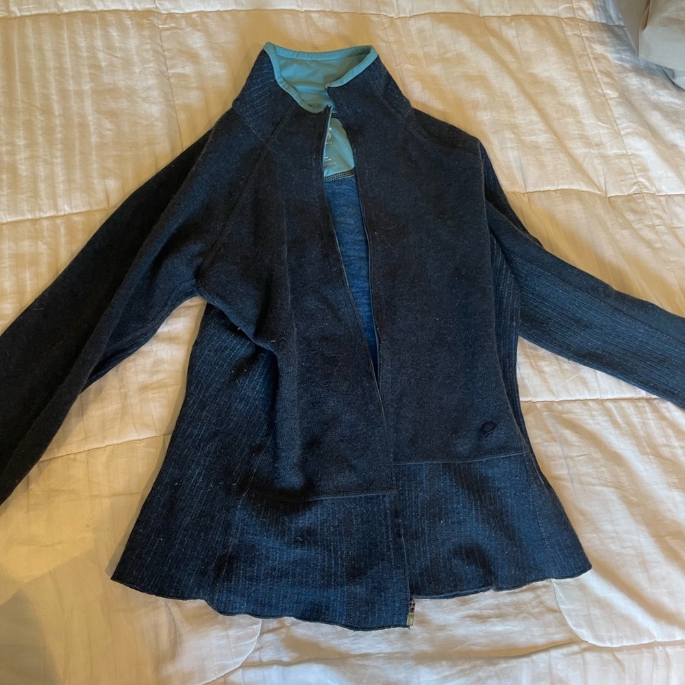 Mountain hardwware jacket